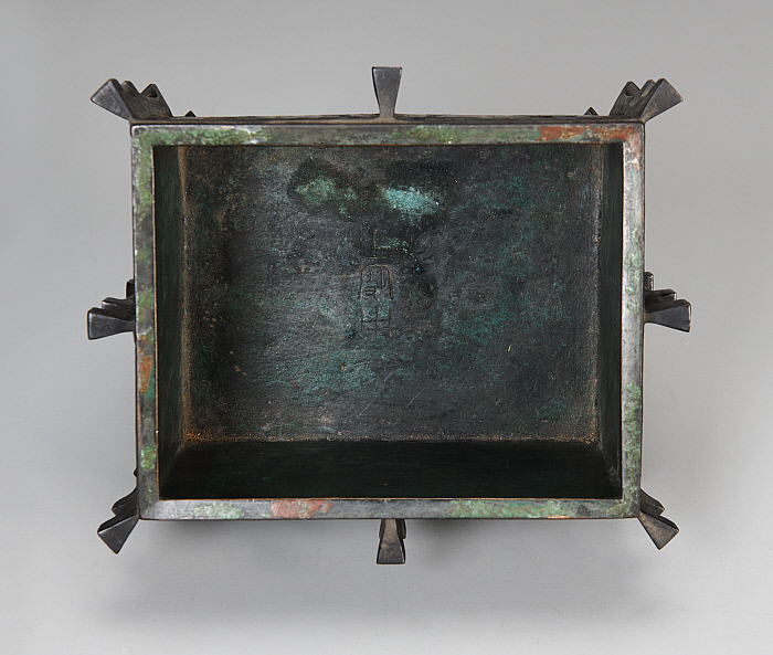 Fang i "rectangular sacrifical vessel," Chang type Slider Image 7